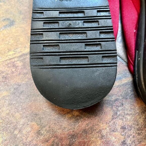 Montego Bay Club Women’s Red Stretch Slip ons Size 6 Wide - Picture 10 of 11